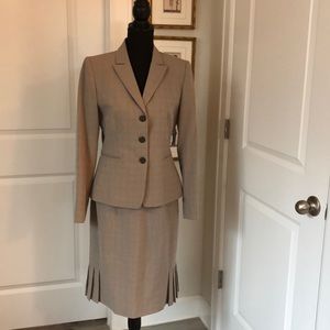 Tahari skirt suit, size 4